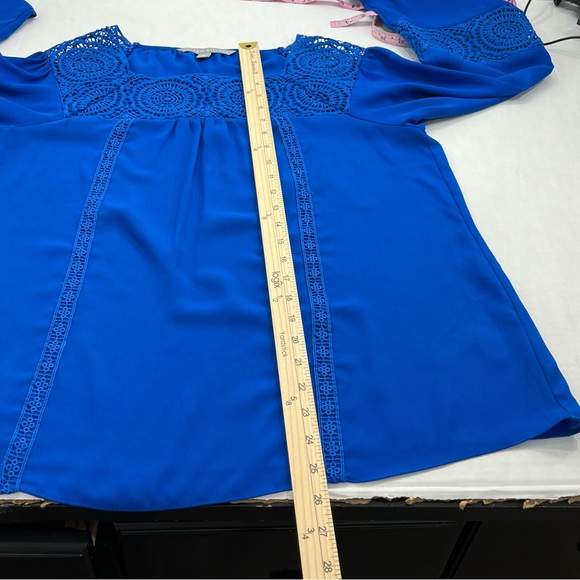 Valerie Steven’s women’s blue blouse - Picture 7 of 14